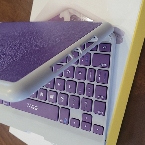 ZAGG Folio Case - Picture 5 of 9